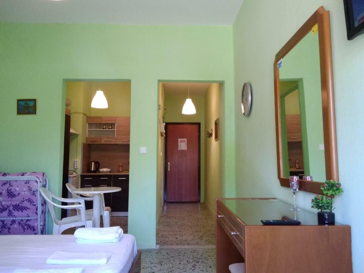 Rooms To Let Giannis Makrygialos Luaran gambar